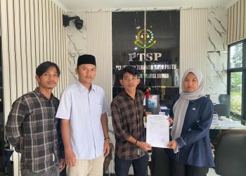 GSPI Provinsi Jambi saat melaporkan Kadis PUPR Kota Jambi ke Kejati