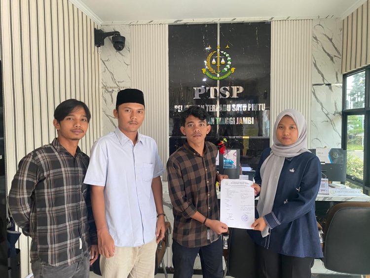 GSPI Provinsi Jambi saat melaporkan Kadis PUPR Kota Jambi ke Kejati